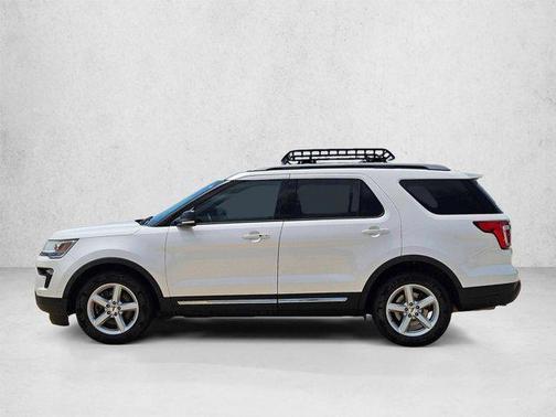 White Platinum Metallic Tri-Coat 2019 Ford Explorer XLT