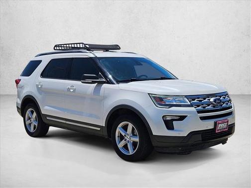 White Platinum Metallic Tri-Coat 2019 Ford Explorer XLT
