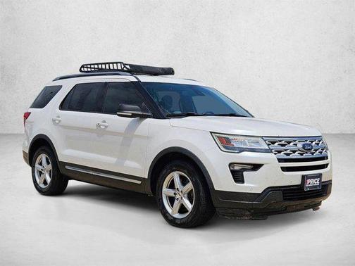 White Platinum Metallic Tri-Coat 2019 Ford Explorer XLT