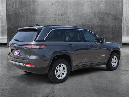 2022 Jeep Grand Cherokee Laredo
