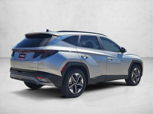 Shimmering Silver 2026 Hyundai TUCSON SEL Premium