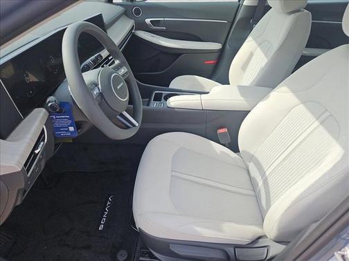 2026 Hyundai SONATA Hybrid Base