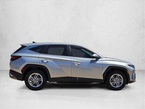 Shimmering Silver 2026 Hyundai TUCSON SE