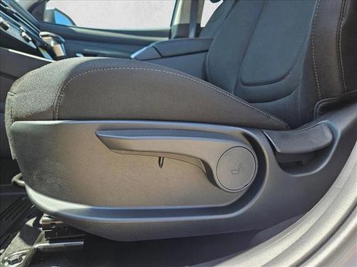 Shimmering Silver 2026 Hyundai TUCSON SE