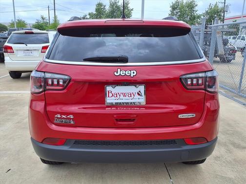 Redline Pearlcoat 2023 Jeep Compass Latitude Lux