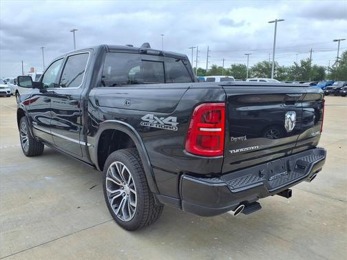 Diamond Black Crystal Pearlcoat 2026 RAM 1500 ST