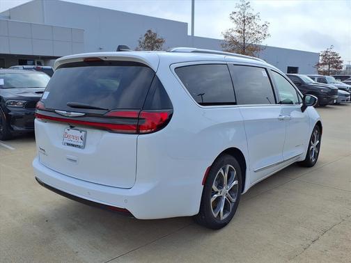 2026 Chrysler Pacifica L