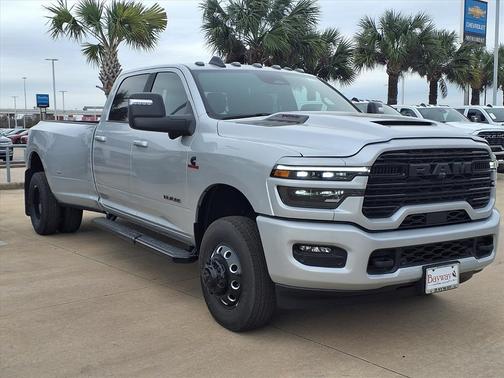 2026 RAM 3500 Laramie Crew Cab 4x4 8' Box