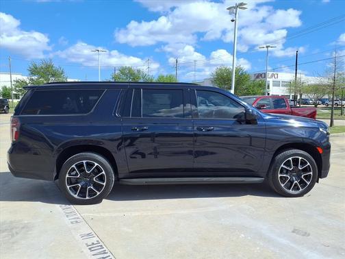 2024 Chevrolet Suburban RST