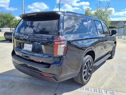 2024 Chevrolet Suburban RST