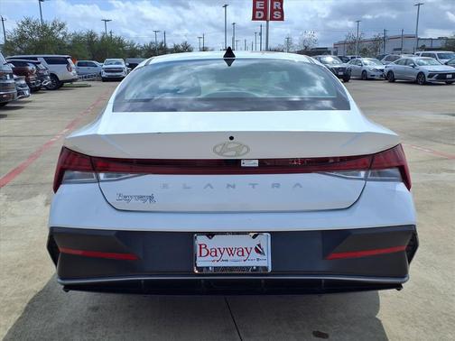 2025 Hyundai ELANTRA SEL