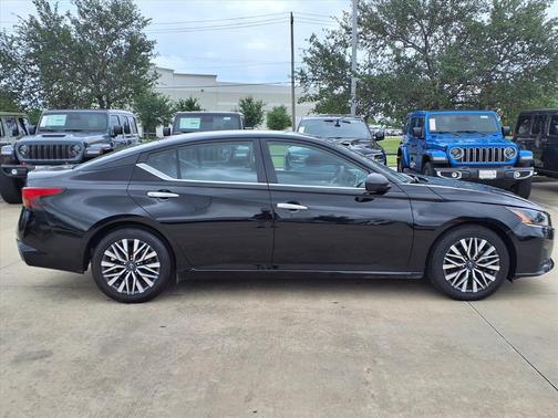 Super Black Clearcoat 2025 Nissan Altima 2.5 SV