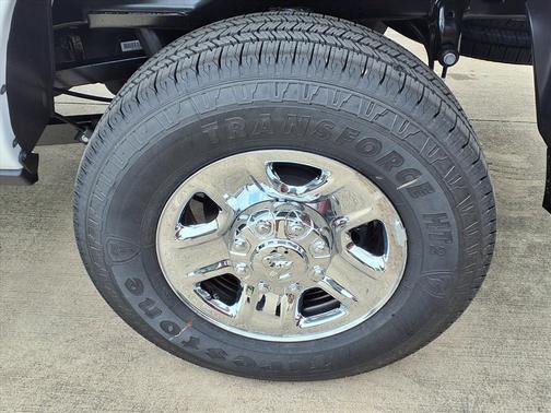 Bright White Clearcoat 2026 RAM 2500 Tradesman Crew Cab 4x4 6'4' Box