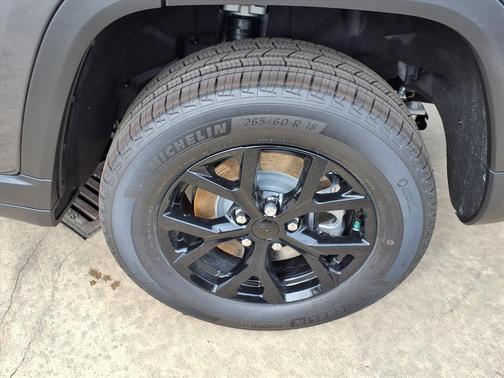 Baltic Gray Metallic Clearcoat 2025 Jeep Grand Cherokee L Altitude