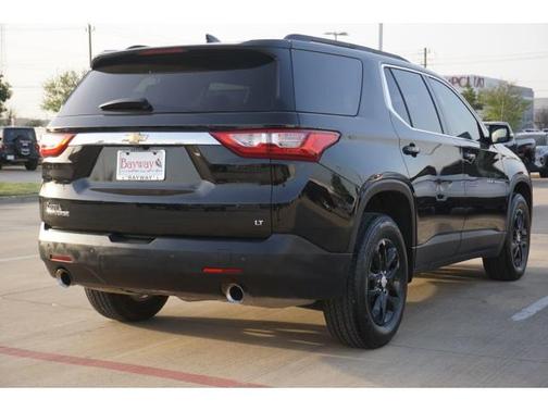 Photo 2 of 25 of 2020 Chevrolet Traverse LT Cloth