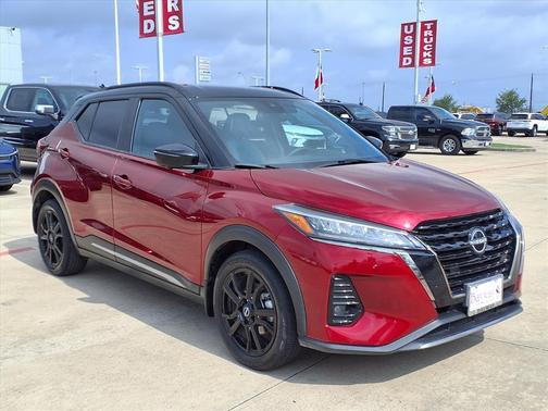 Scarlet Ember Tintcoat/Super Black 2023 Nissan Kicks SR