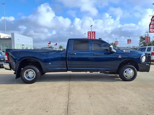 Patriot Blue Pearlcoat 2024 RAM 3500 Tradesman Crew Cab 4x4 8' Box