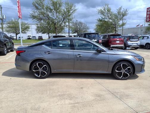 2025 Nissan Altima SR FWD