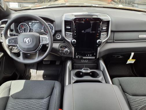 Diamond Black Crystal Pearlcoat 2026 RAM 1500 Big Horn/Lone Star