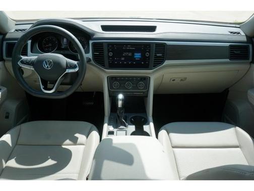 Photo 3 of 25 of 2021 Volkswagen Atlas 2.0T SE