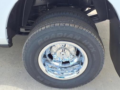 Bright White Clearcoat 2026 RAM 3500 Tradesman Crew Cab 4x4 8' Box