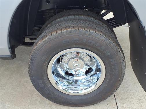 Silver Zynith 2026 RAM 3500 Tradesman Crew Cab 4x4 8' Box