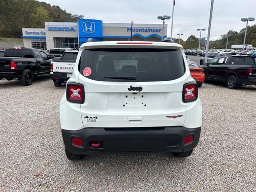 2023 Jeep Renegade Trailhawk