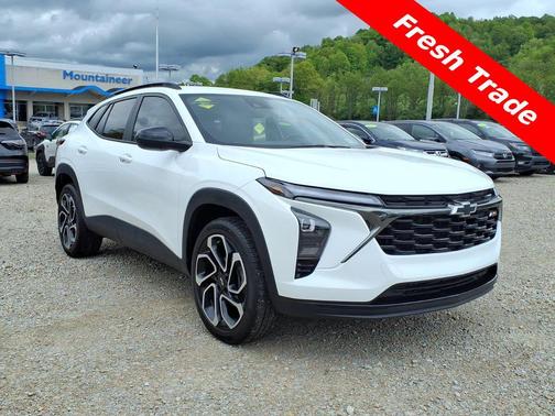 Summit White 2025 Chevrolet Trax FWD 2RS