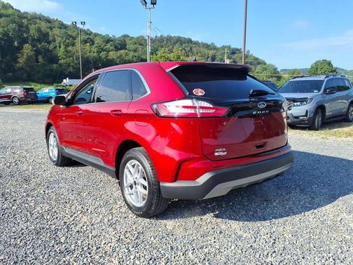 Rapid Red Metallic Tinted Clearcoat 2024 Ford Edge SEL