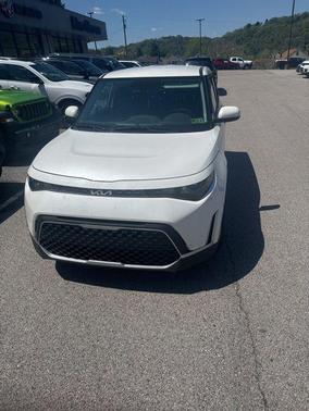 Snow White Pearl 2023 Kia Soul LX