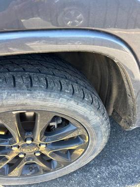Granite Crystal Metallic Clearcoat 2021 Jeep Grand Cherokee Laredo