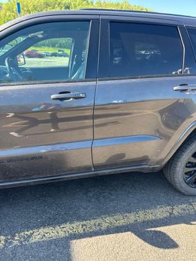Granite Crystal Metallic Clearcoat 2021 Jeep Grand Cherokee Laredo