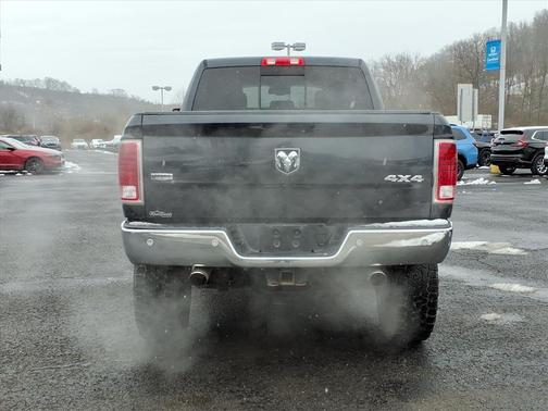 2017 RAM 2500 Laramie Crew Cab 4x4 6'4' Box