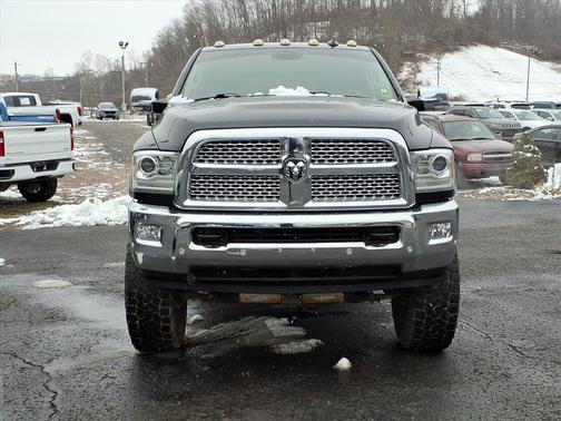 2017 RAM 2500 Laramie Crew Cab 4x4 6'4' Box