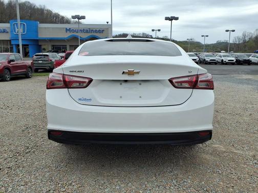 2022 Chevrolet Malibu FWD LT