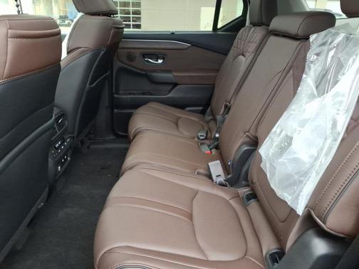 Platinum White Pearl 2026 Honda Pilot Elite