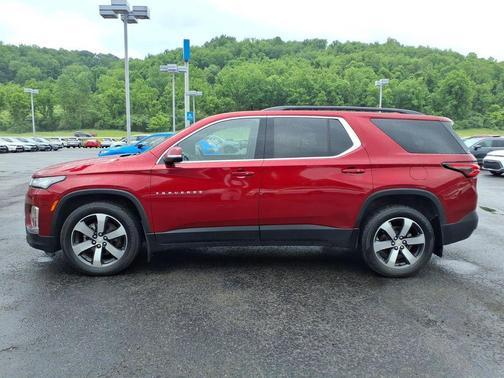 Radiant Red Tintcoat 2023 Chevrolet Traverse LT Leather
