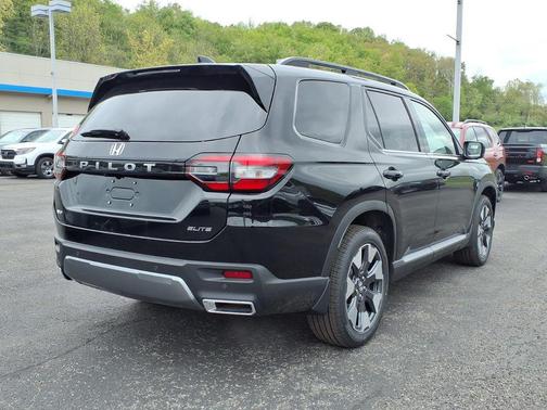 Crystal Black Pearl 2026 Honda Pilot Elite