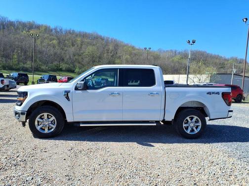 Oxford White 2025 Ford F-150 XLT