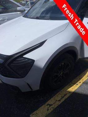 Glacial White Pearl 2023 Kia Sportage S
