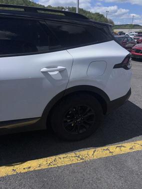 Glacial White Pearl 2023 Kia Sportage S