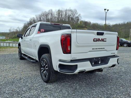 Summit White 2022 GMC Sierra 1500 AT4
