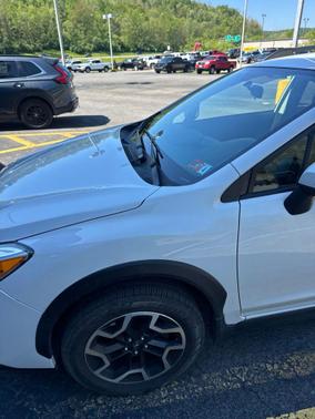 Crystal White Pearl 2017 Subaru Crosstrek 2.0i Premium