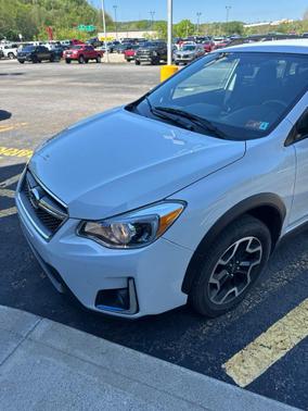 Crystal White Pearl 2017 Subaru Crosstrek 2.0i Premium