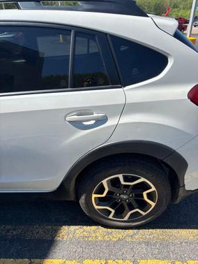 Crystal White Pearl 2017 Subaru Crosstrek 2.0i Premium