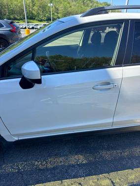 Crystal White Pearl 2017 Subaru Crosstrek 2.0i Premium