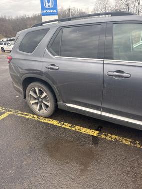 Modern Steel Metallic 2024 Honda Pilot Elite