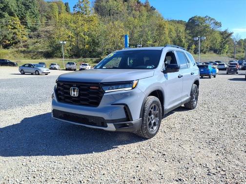 Sonic Gray Pearl 2025 Honda Pilot TrailSport
