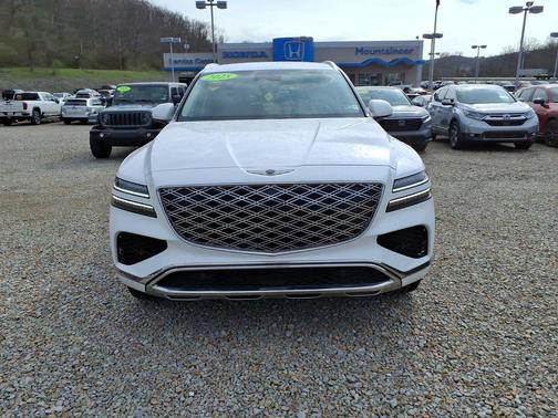 Uyuni White 2025 Genesis GV80 2.5T