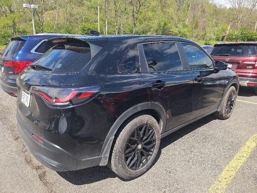 Crystal Black Pearl 2023 Honda HR-V LX